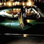 Двое парней в зеленой машине